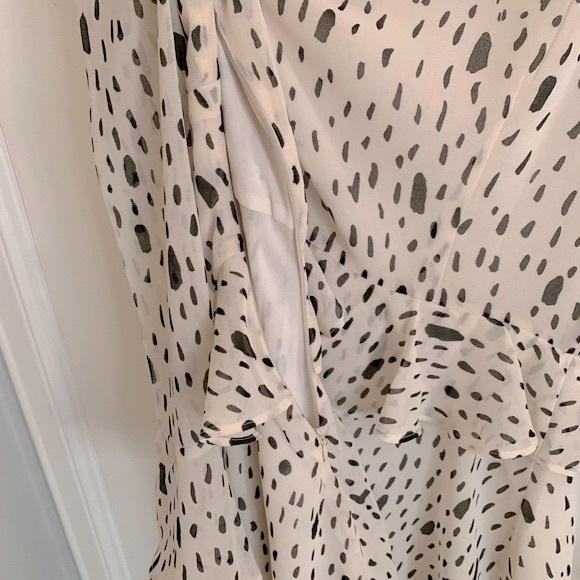 Avec Les Filles Black & White Mini Dress with Long Sleeves - Size Medium - Picture 10 of 14